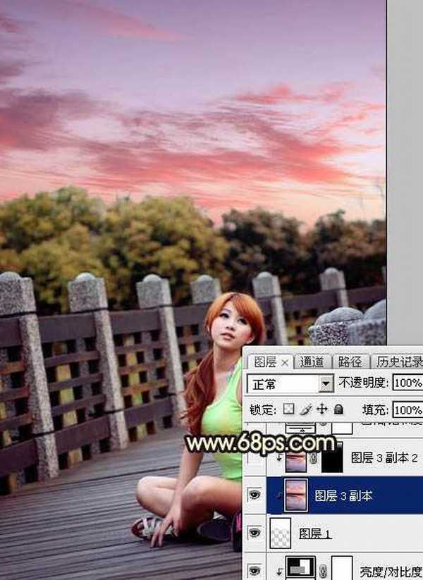 Photoshop调出唯美橙色霞光公园木桥上人物图片